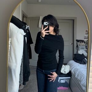 ett:twa cecily off-the-shoulder sweater